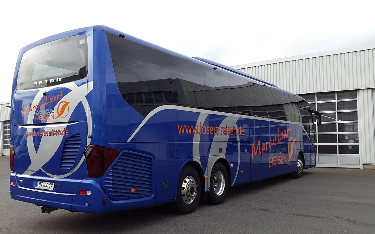 Jak dojechać autobusem z lotniska do centrum?