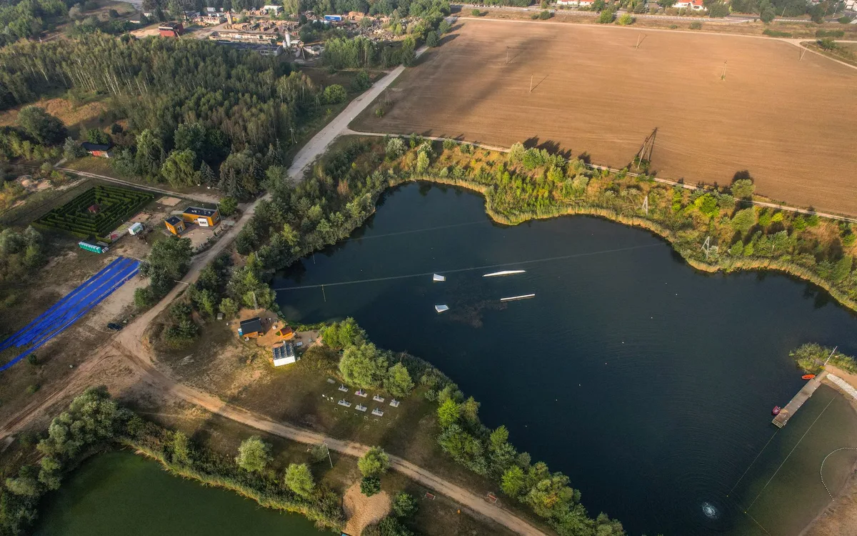 Jakie atrakcje pod dachem pasują dzieciom w wieku 8-12 lat?