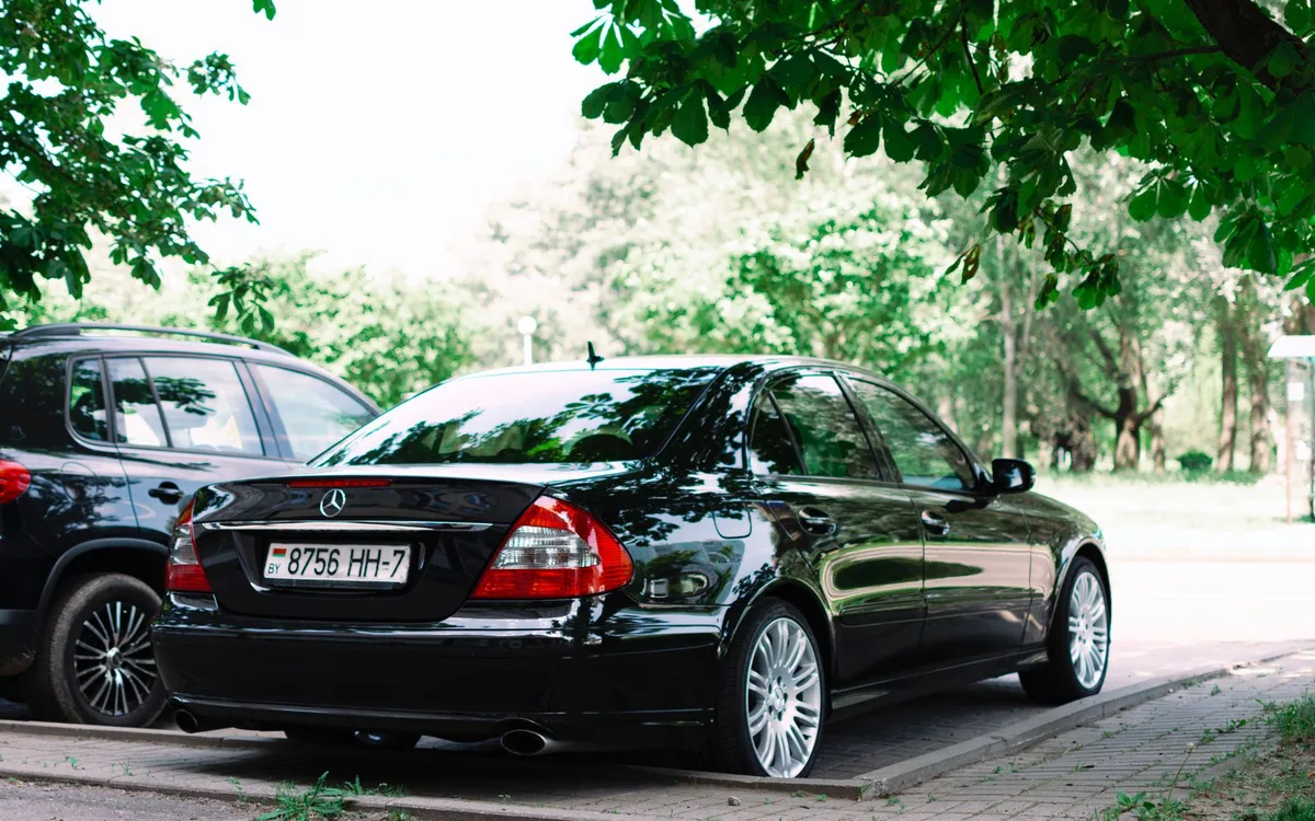 Czy prywatny parking z transferem jest tańszy?