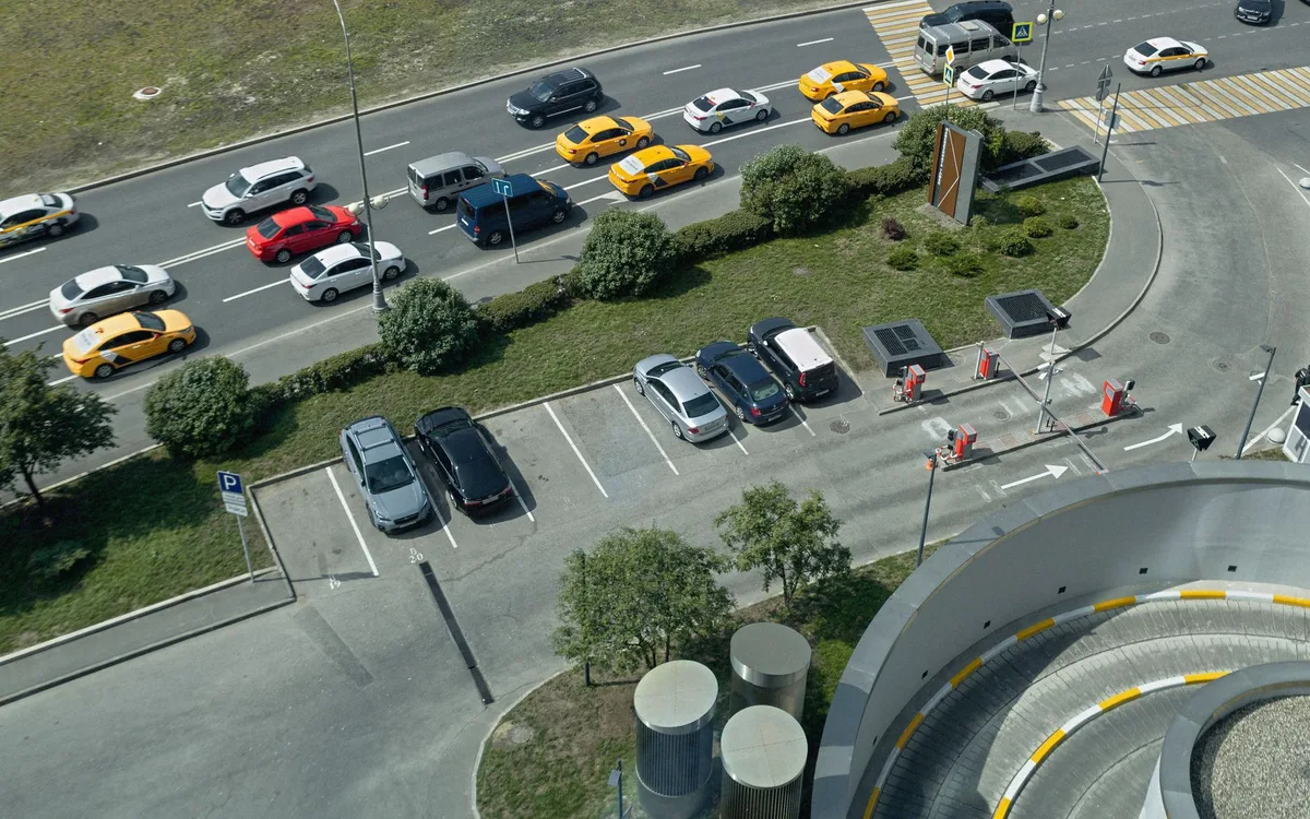 Prywatne parkingi i transfer