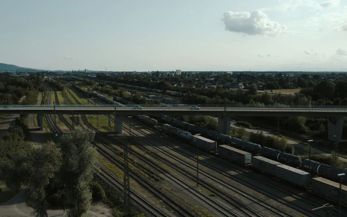 Gotowe trasy i logistyka - jak ograniczyć chodzenie w deszczu?