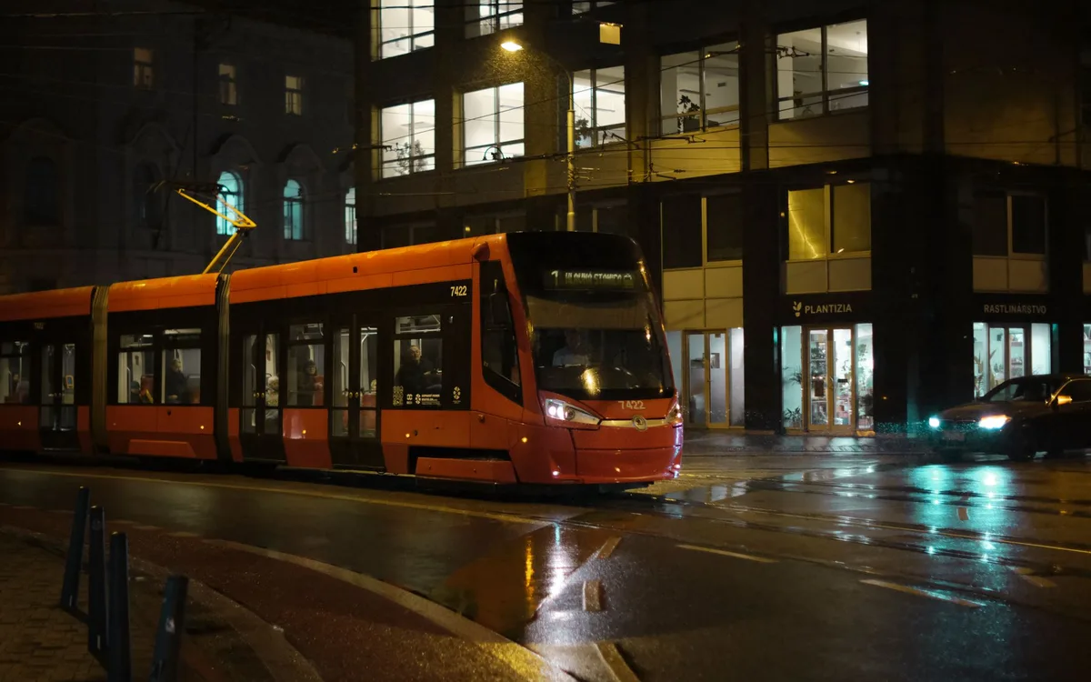 Gdzie przesiąść się z M1 do M2, tramwaju lub kolei?